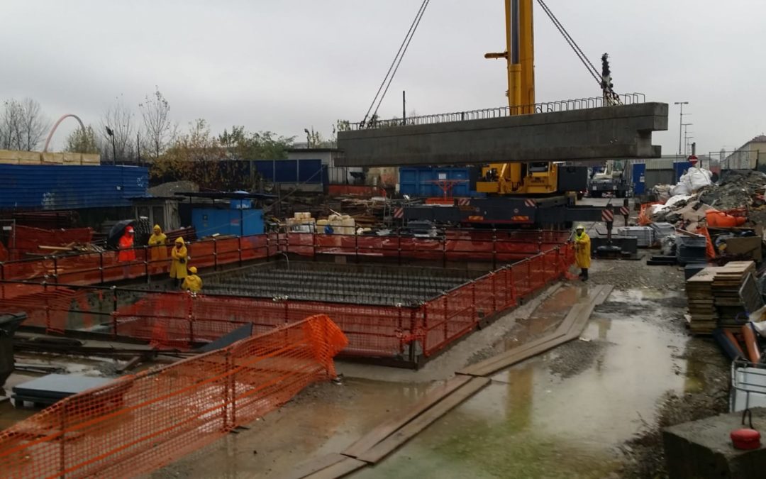 Posate le travi per la chiusura dell’asola della stazione “Italia 61-Regione Piemonte”.